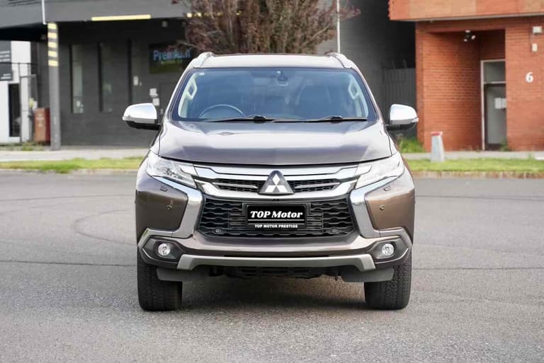 2017 Mitsubishi Pajero